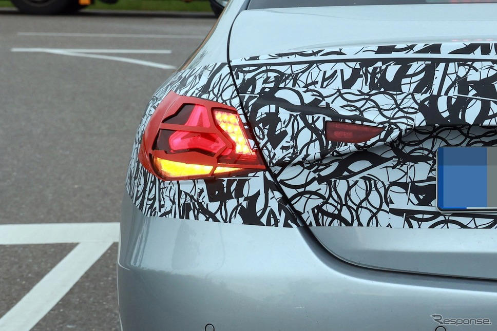 メルセデスベンツ『Cクラス』新型、量産仕様のプロトタイプがついに出現！ 変更点を完全解説