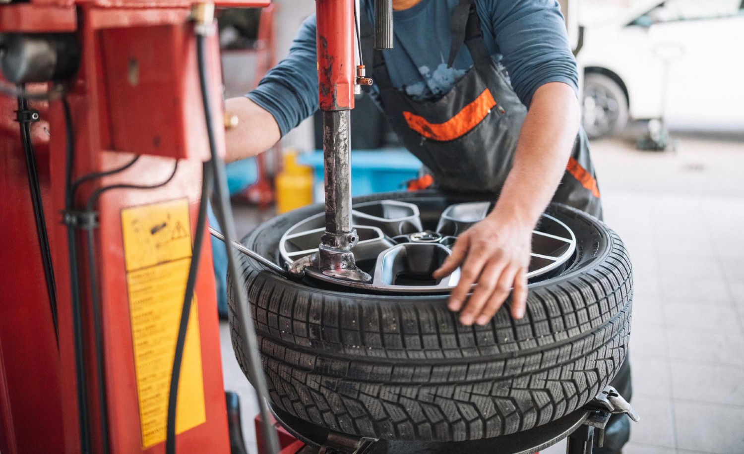 Ni 20.000 ni 30.000 kilómetros: ¿cada cuánto hay que cambiar los neumáticos del coche?
