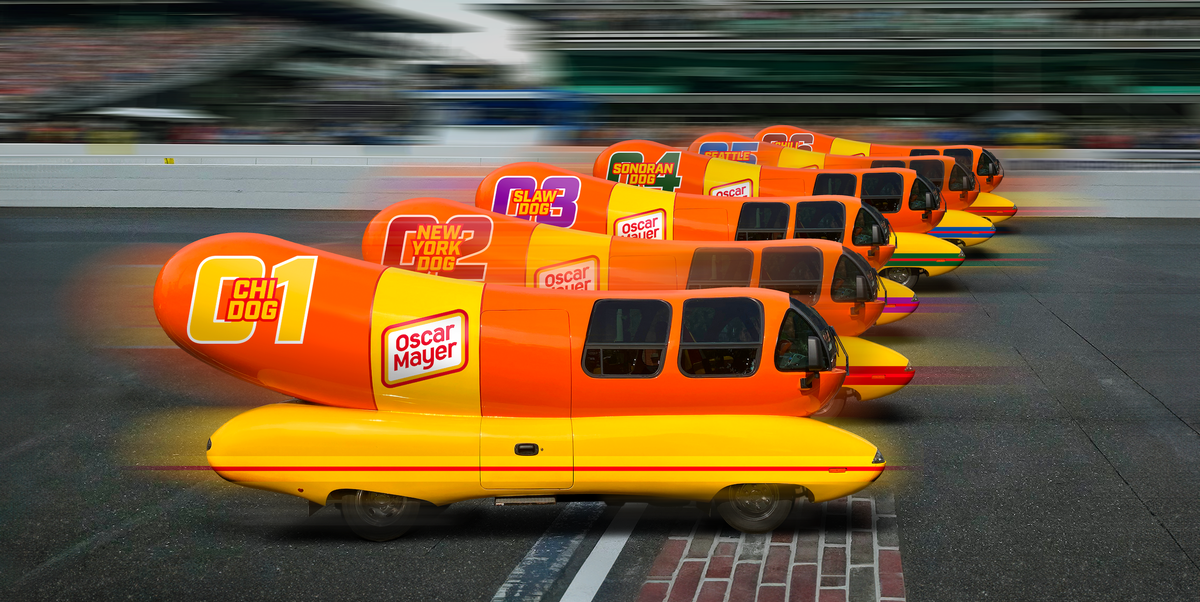 La surrealista carrera telonera en las 500 Millas de Indianápolis: Un duelo de furgonetas Wienermobiles de Oscar Mayer