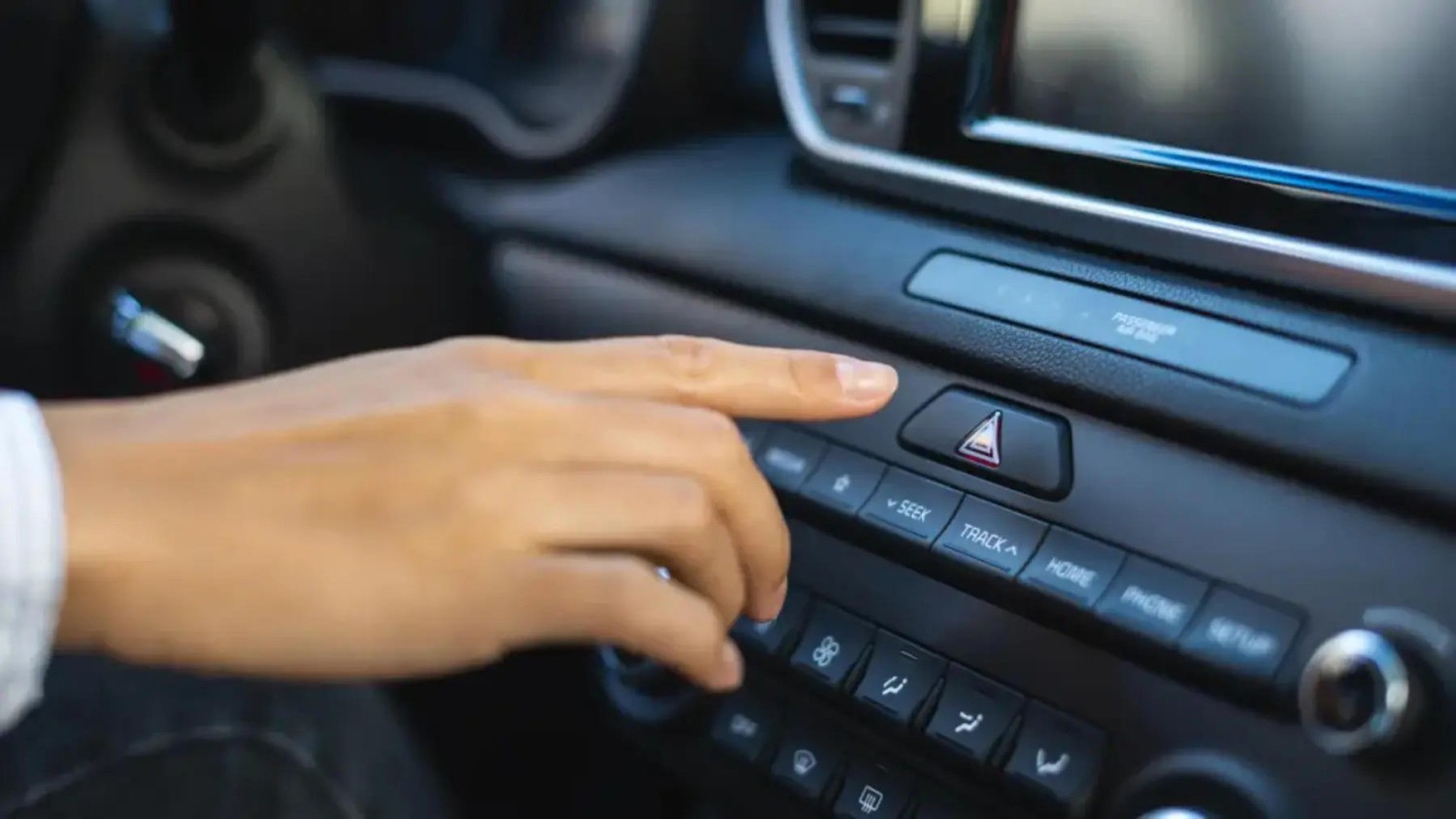 Cuidado si haces esto en un atasco en Semana Santa: te pueden multar sin darte cuenta
