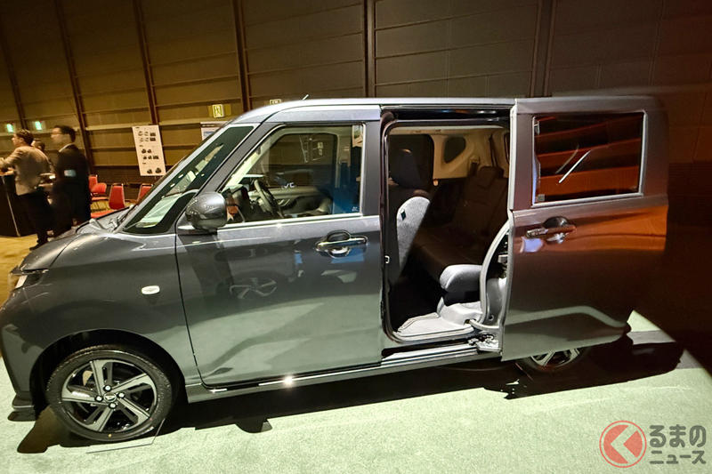 ダイハツ新型「ムーヴ」発表！ 11年ぶりの全面刷新で歴代初の「スライドドア」採用！ 初代誕生から30年目に大変革、市場投入へ 7代目は135万円から