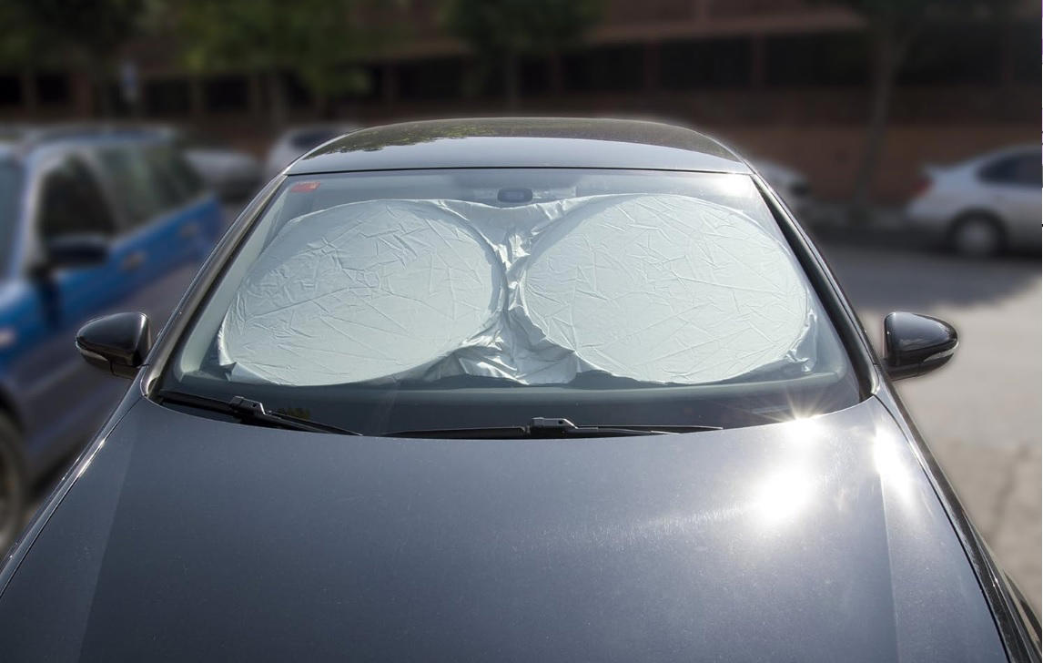 Iba a comprar este tipo de parasol para el coche hasta que me di cuenta de un detalle: cuidado, no protege de la decoloración causada por el sol