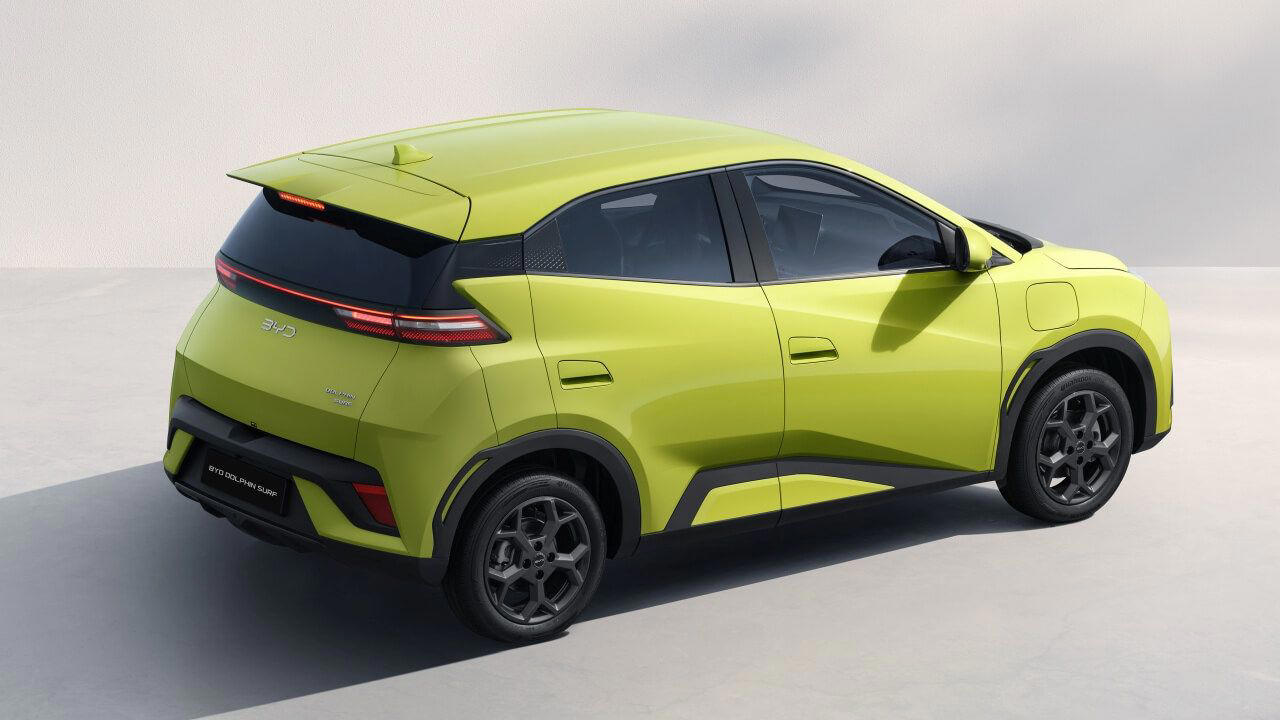 BYD renueva el asequible Dolphin Surf con más de 500 km de autonomía y el sistema 'Ojo de Dios'