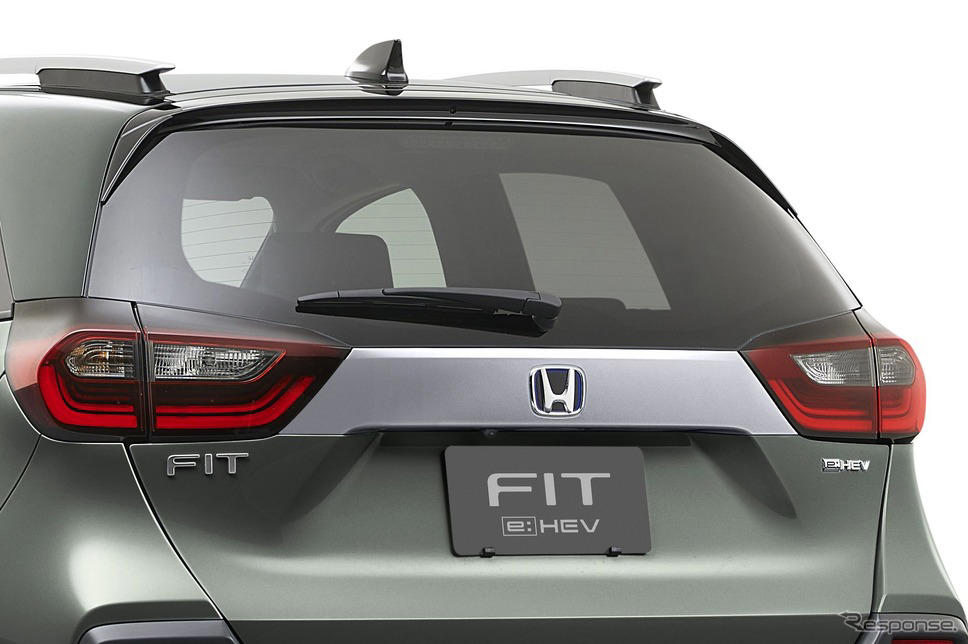 ホンダ『フィットクロスター』に注目！ 新色登場に「めっちゃ良いじゃん！」「豪華だわマジで」と高評価の声