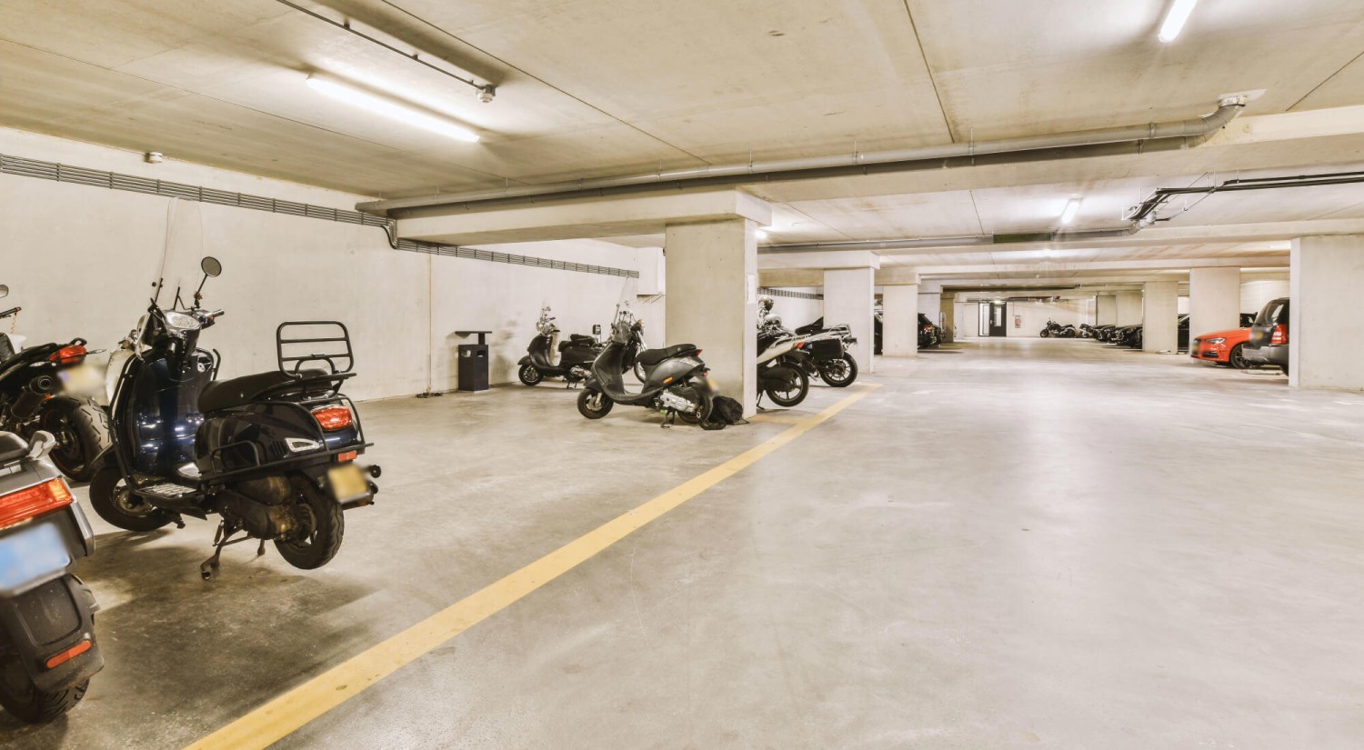 La verdad detrás de una práctica muy común: así regula la ley a los conductores que compran plazas de garaje en edificios ajenos