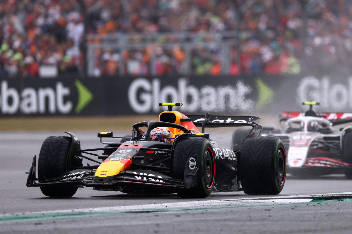 Yuki Tsunoda expone al RB21 de Red Bull en Silverstone: “Es increíblemente lento”