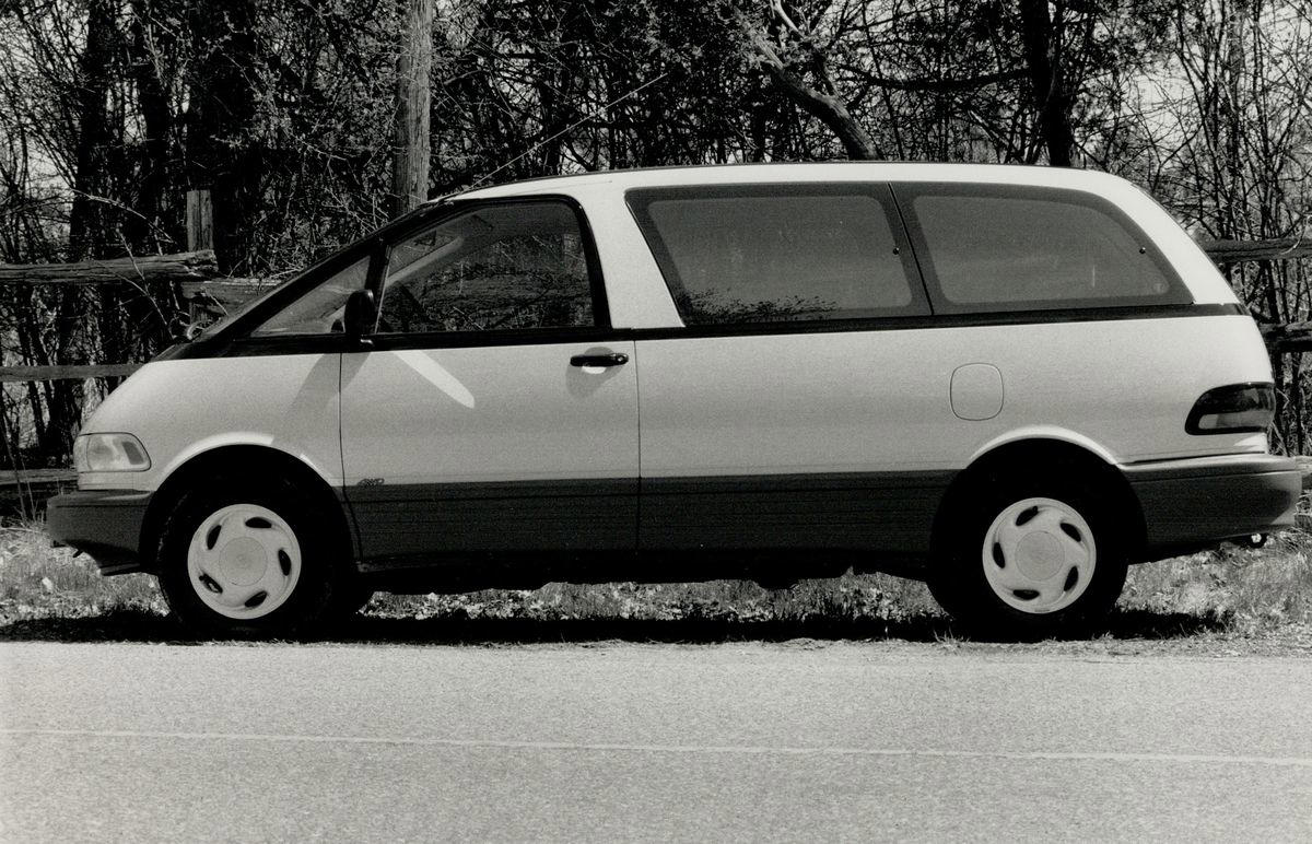The 4 Coolest Minivans That Should’ve Never Existed—but Absolutely Did