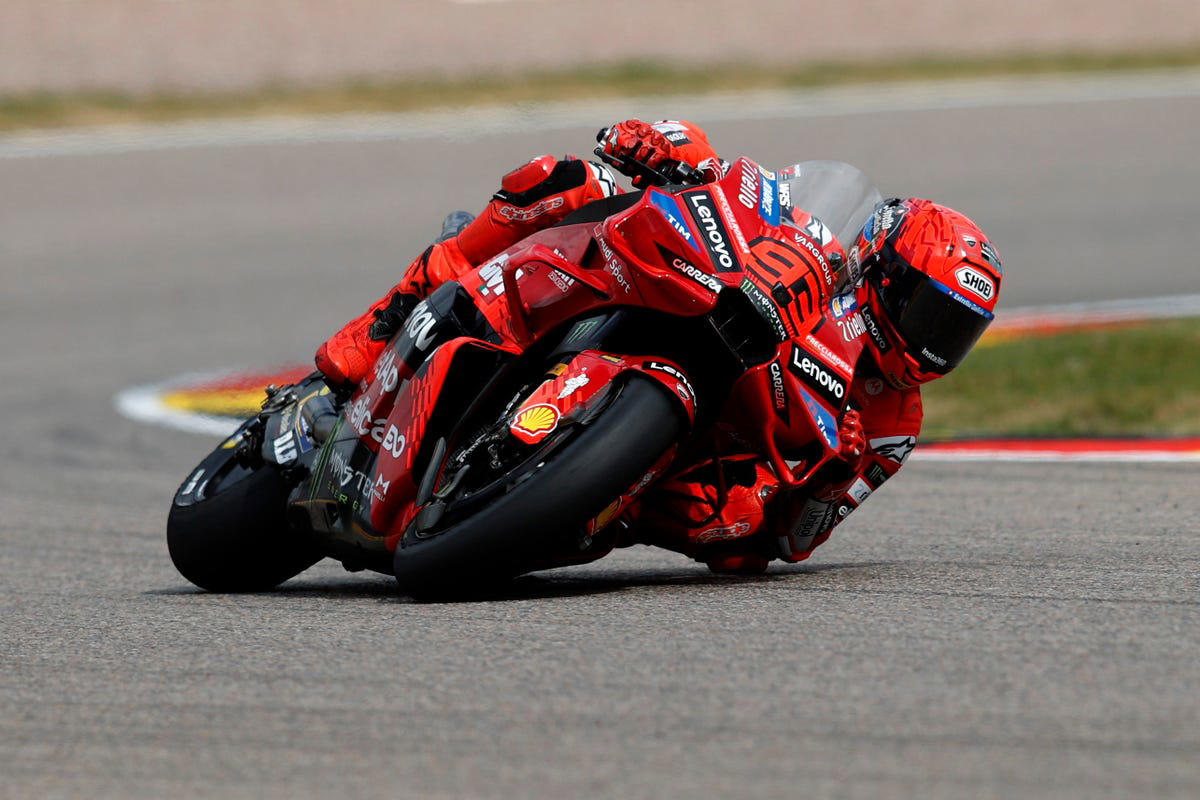 Marc Márquez da vida a Pecco Bagnaia y sus rivales Ducati en el GP de Alemania: "Puedo hacerme daño en pista"