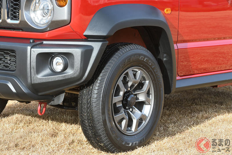 新車265万円！ スズキの「超人気車」が凄い！ 3ドアから5ドアになり何が変わった？ ついに「ジムニーノマド」増産へ こだわりはドコ？