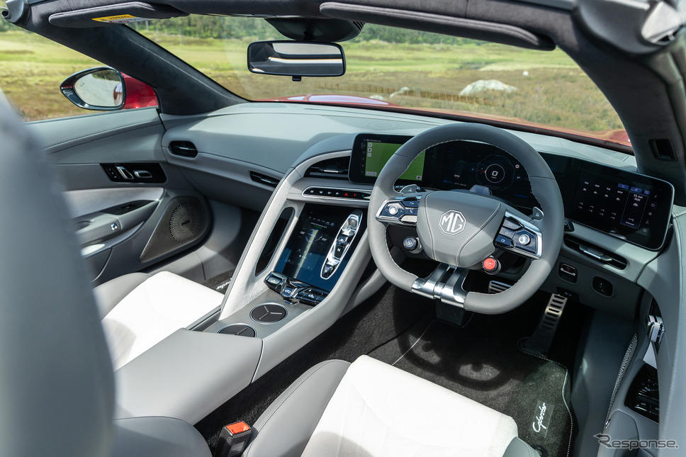 世界初のシザードア付きEVロードスター『サイバースター』に後輪駆動車、マレーシアで発売へ