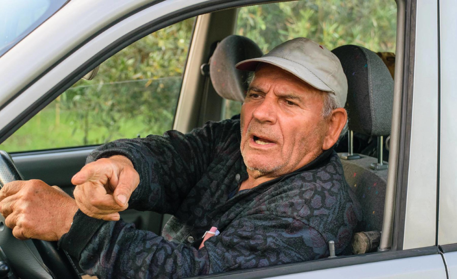 El país que marca un tope definitivo para los mayores al volante: la norma vuelve al centro del debate europeo