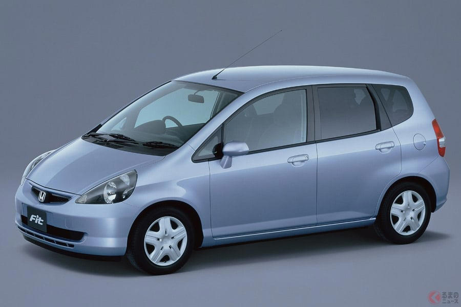 なぜ「ホンダだけ？」 他社が真似しない「センタータンクレイアウト」何が凄い？ シンプルだけど…奥が深い理由とは？ フィット・Nシリーズに採用された独自技術