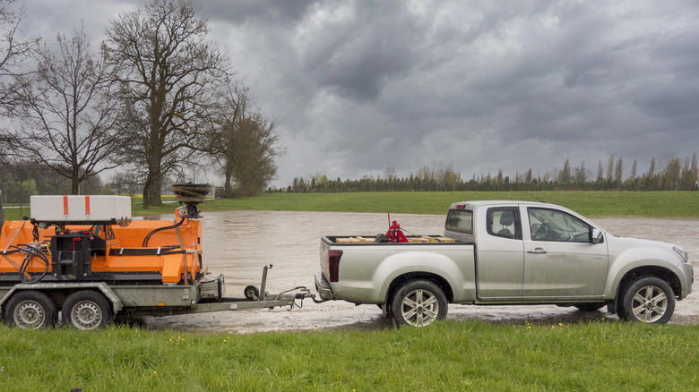 Should You Cross Your Trailer Chains While Towing?