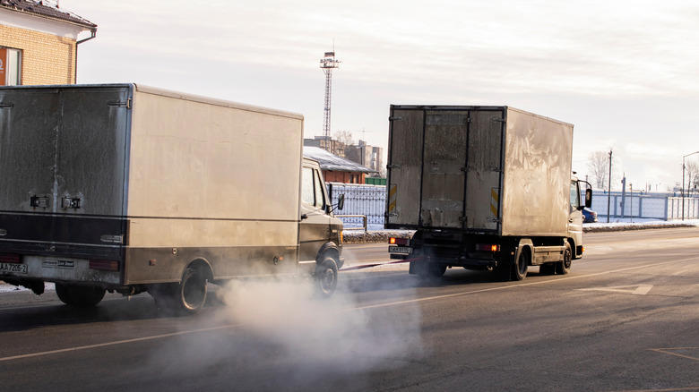 Should You Cross Your Trailer Chains While Towing?
