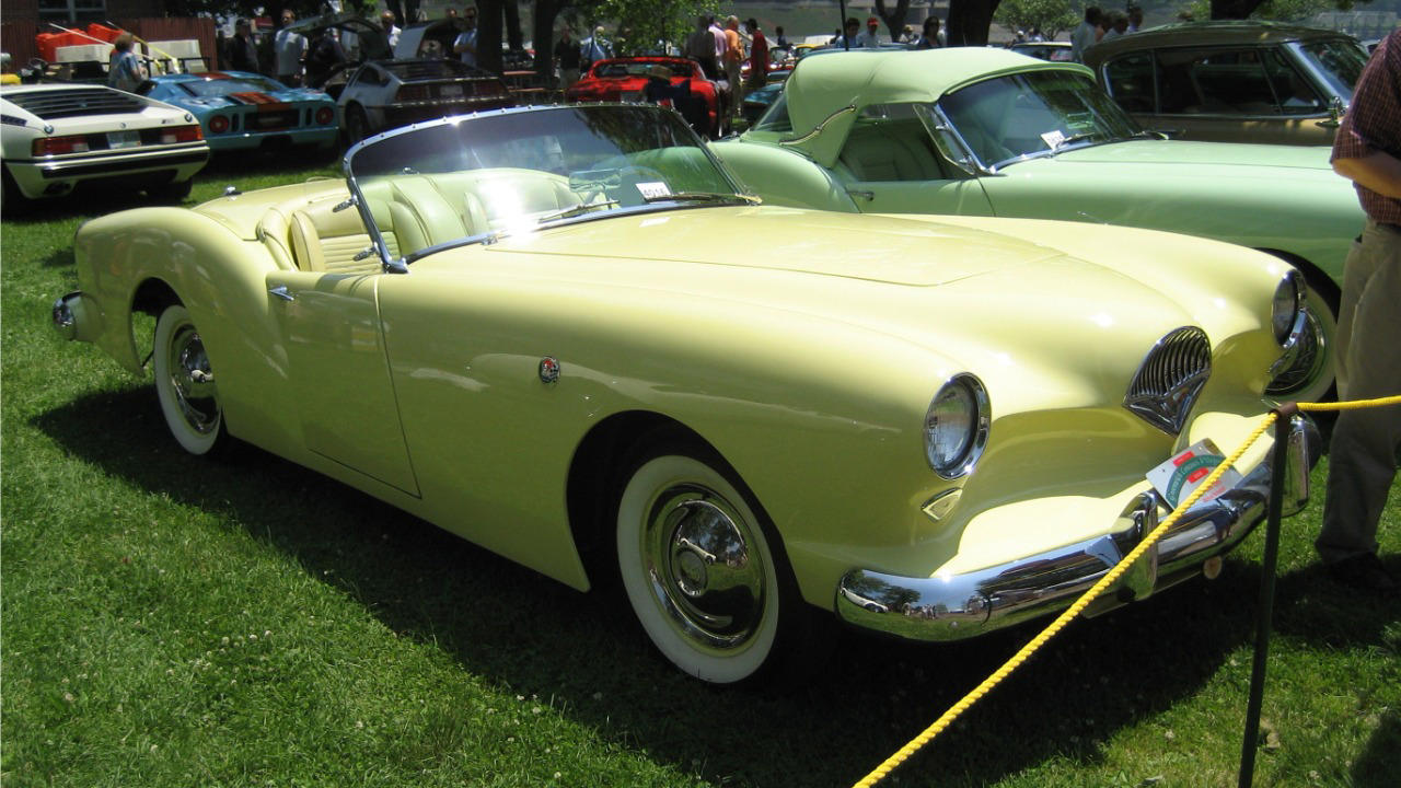 Kaiser’s 1954 Darrin had doors that slid like it was hiding a secret