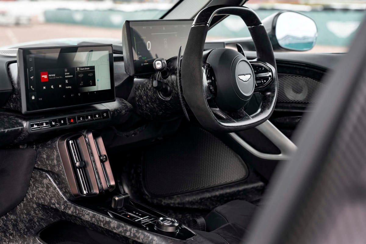 Stéfanos Tsitsipás estrena este exclusivo y deportivo Aston Martin: Alonso le dio el visto bueno