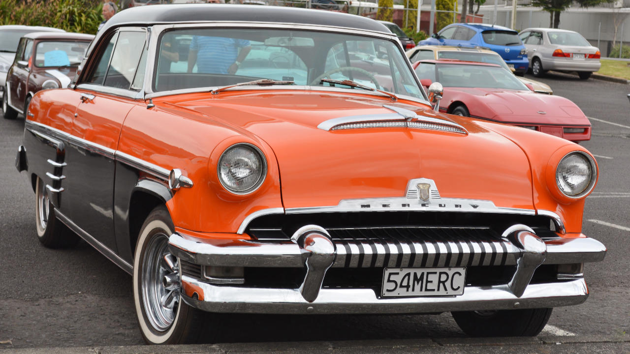 Mercury, Ford, The 1954 Mercury Monterey that made Ford nervous