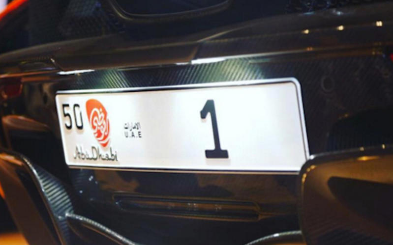 Lujo en la matrícula: cuando un número vale más que el propio coche