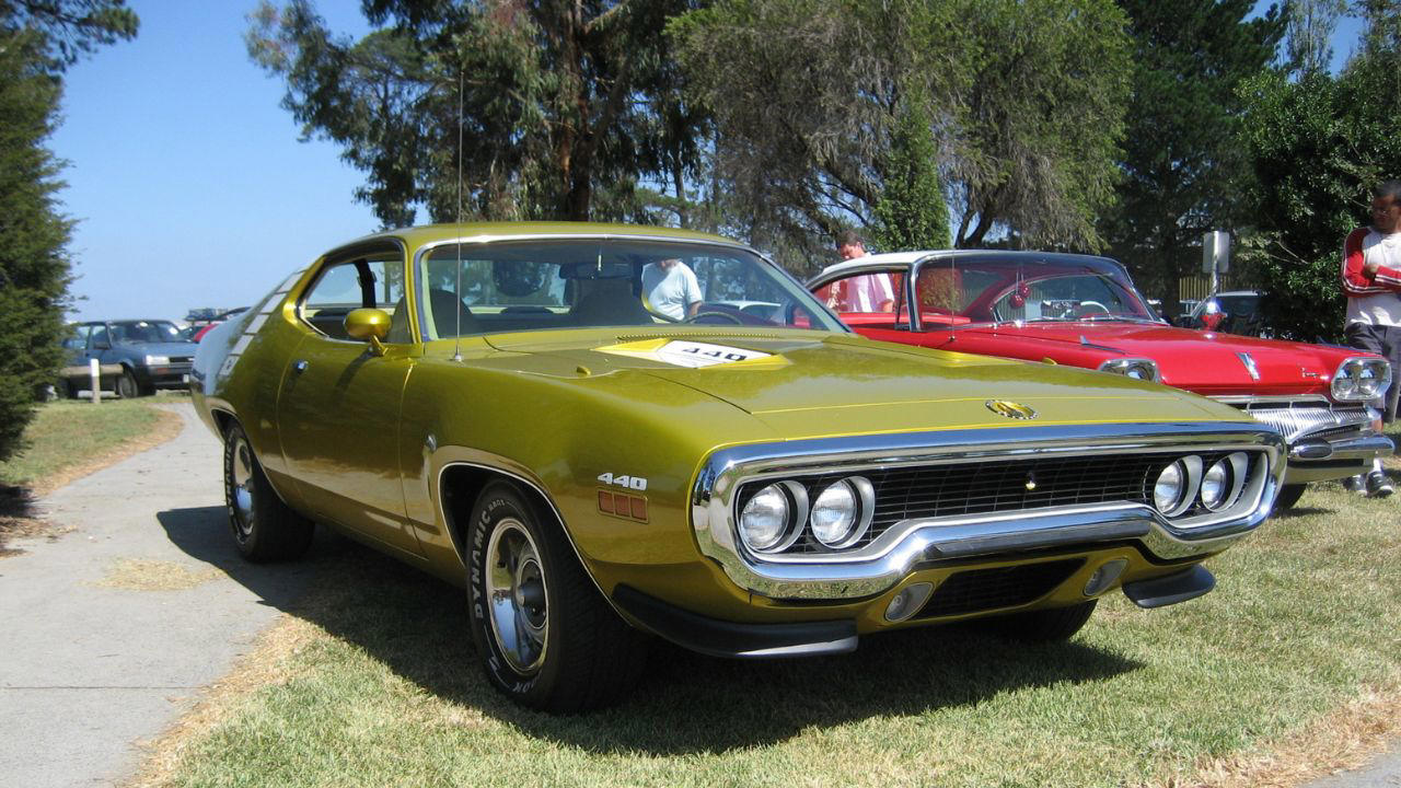 Plymouth, Muscle Cars, The 1971 Plymouth Road Runner proved muscle cars were already changing