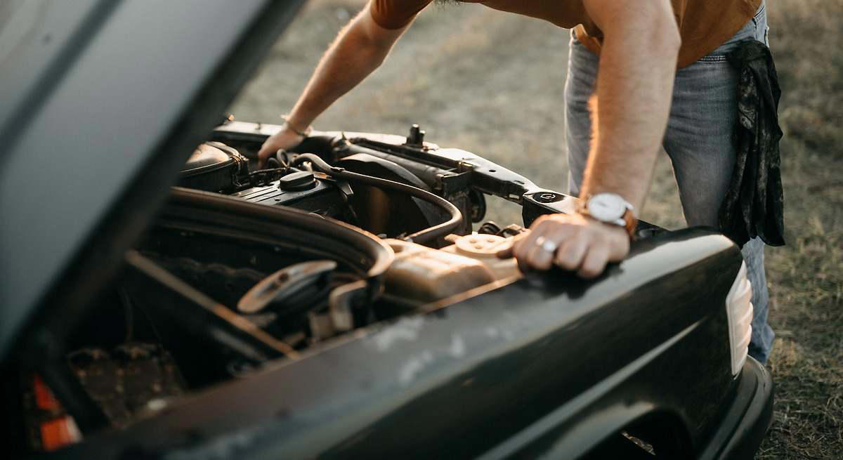 "Vas a pagar muy caro esto que le haces a tu coche": los descuidos de muchos conductores que reducen la vida del motor