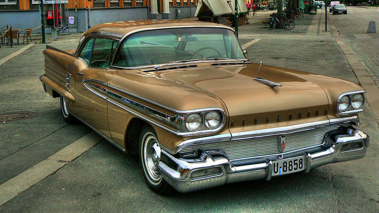 1958 Oldsmobile Super 88 vs 1958 Buick Special, one handled time better