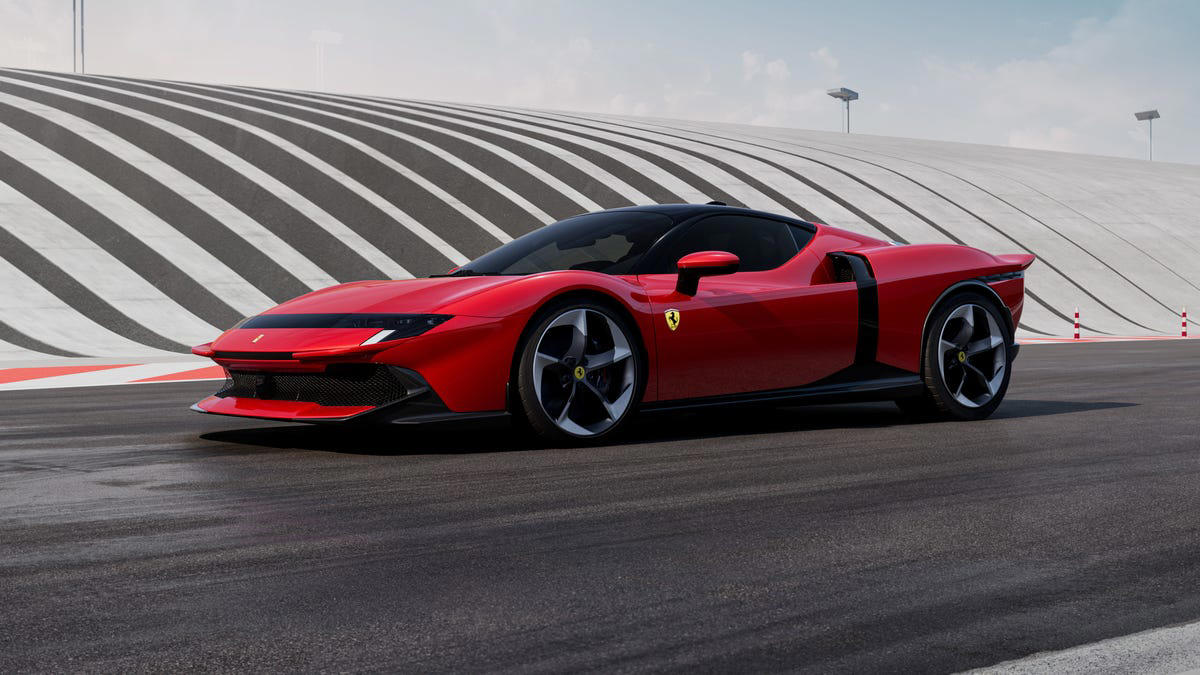 Ferrari, Ferrari revela que sus clientes no están usando correctamente sus superdeportivos híbridos: Este es el motivo