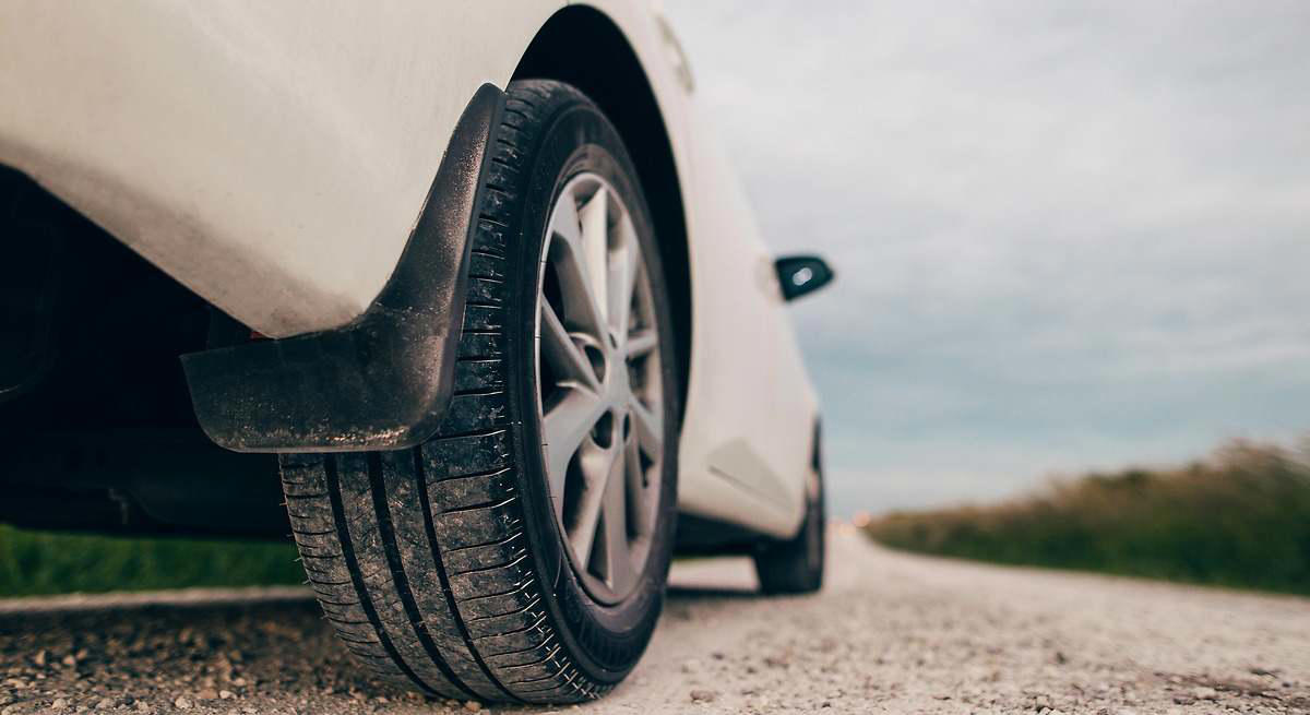 Qué es el paralelo del coche: el ajuste de ruedas que los expertos recomiendan hacer para mejorar la seguridad al conducir