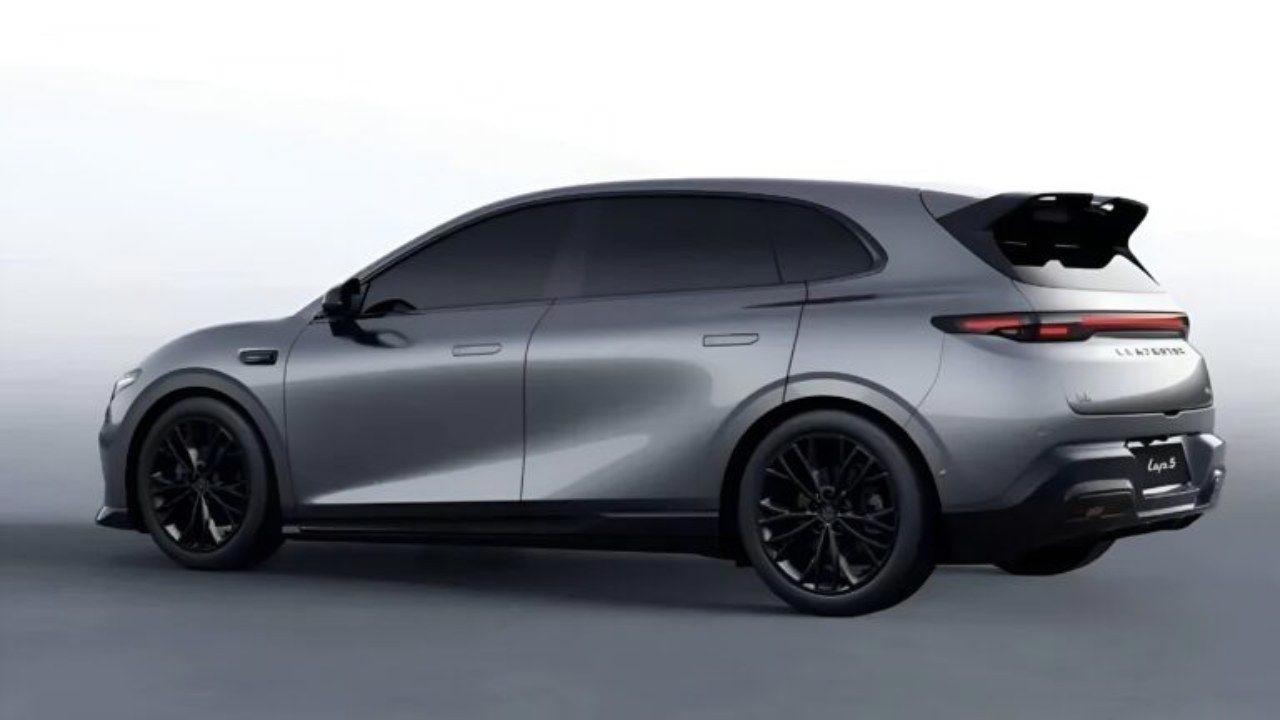 El Leapmotor B05 ya tiene precio en Europa, el compacto que pronto será 'made in Spain' llega con unas tarifas agresivas para aniquilar al MG4