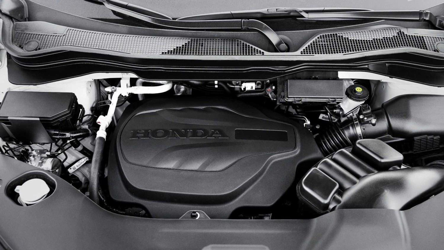 While everyone brings back V8s, Honda's V6 pickup truck is suffering