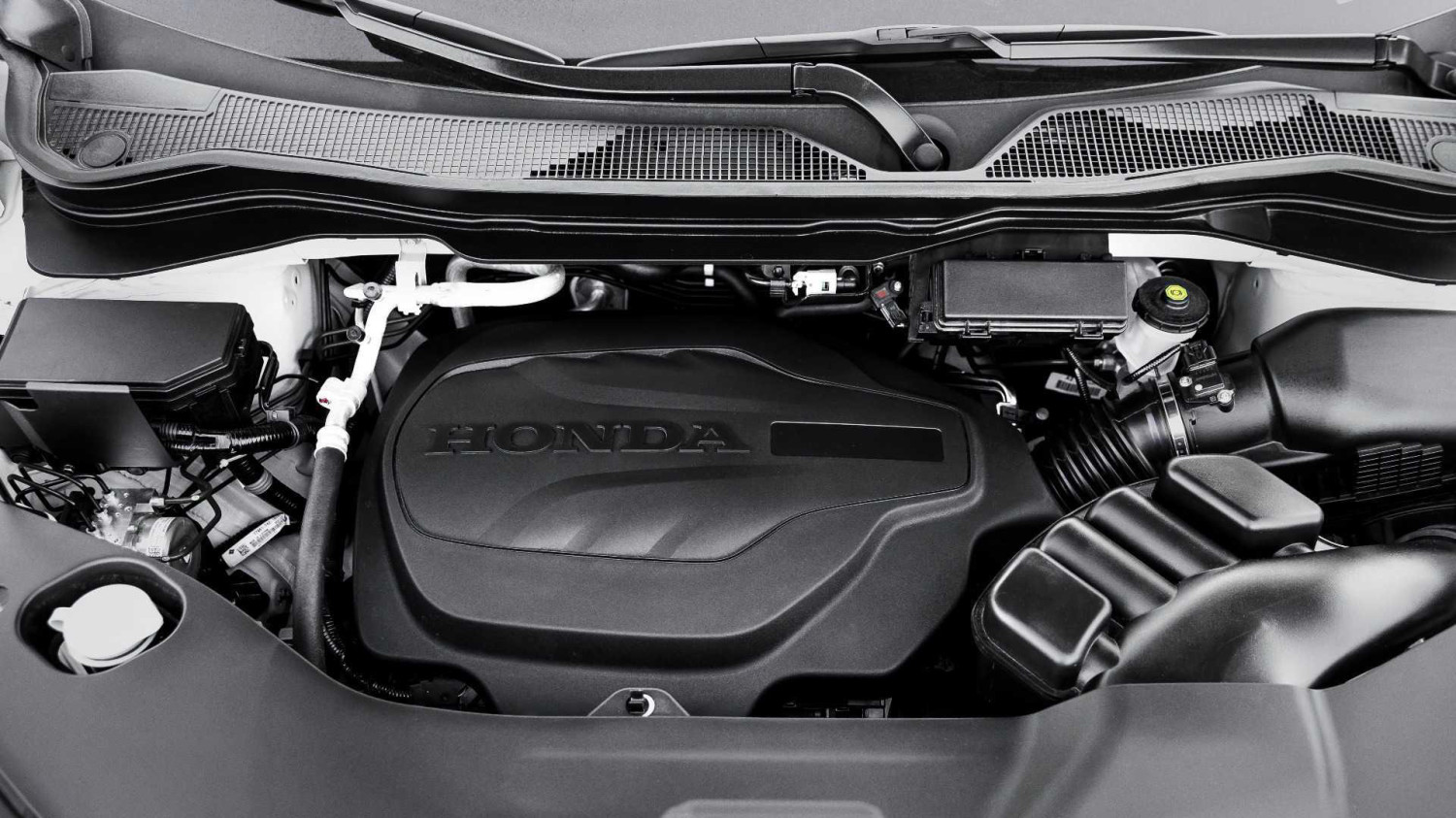While everyone brings back V8s, Honda's V6 pickup truck is suffering
