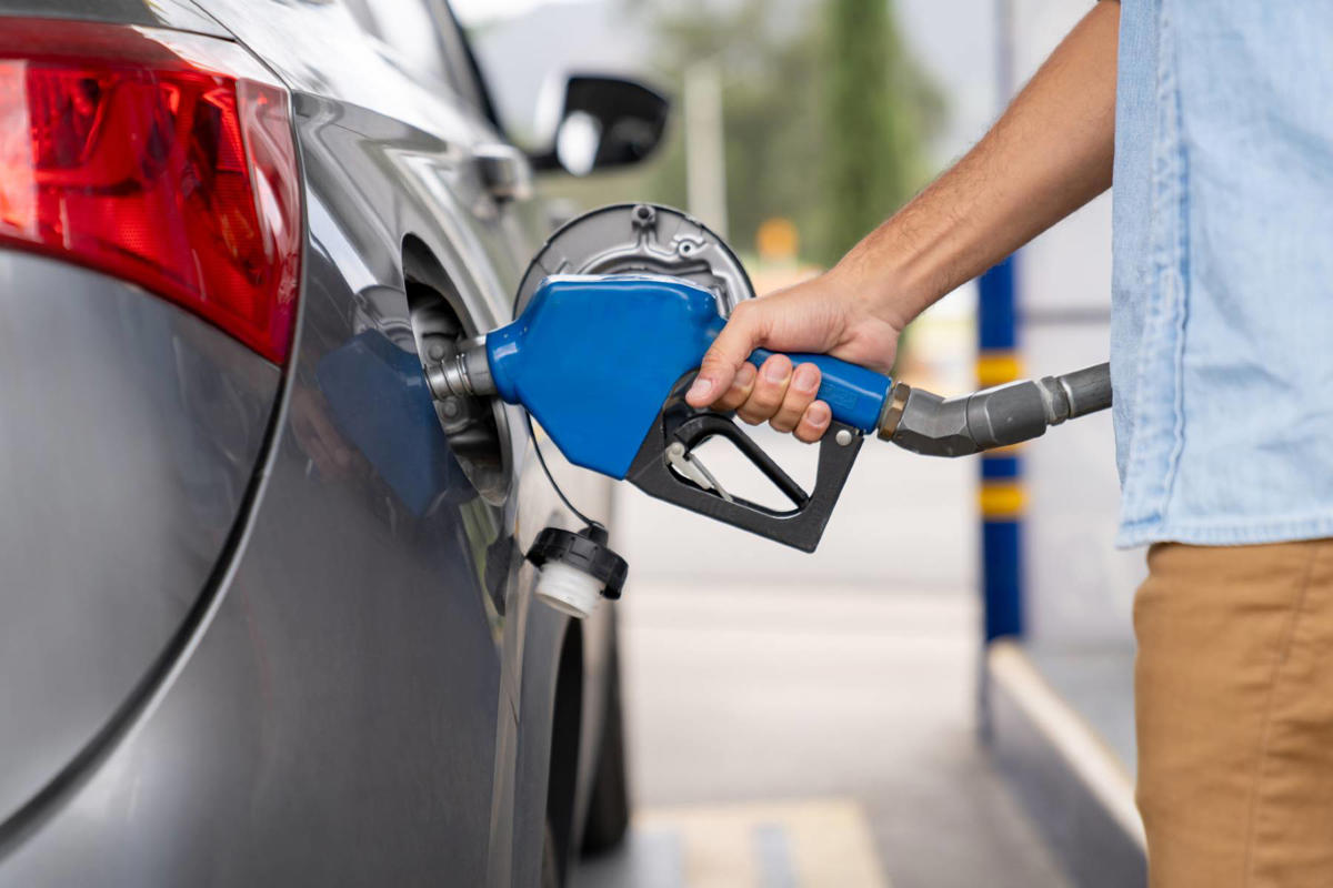 La gasolina que promete ahorrar hasta cinco céntimos por litro llega a Europa, pero no todos deberían usarla