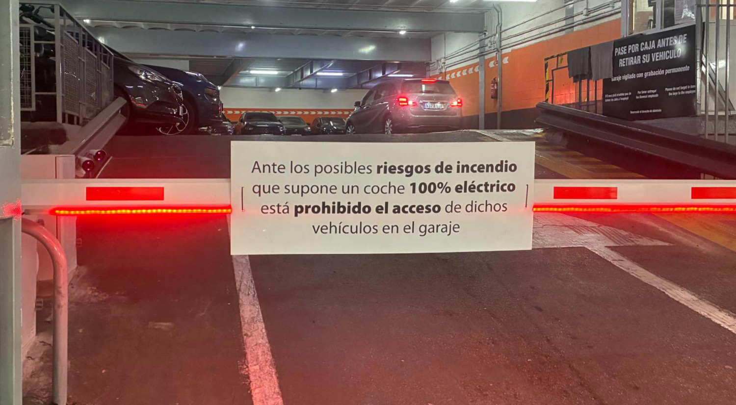 El veto crece: más aparcamientos públicos empiezan a restringir el acceso a este tipo de coches