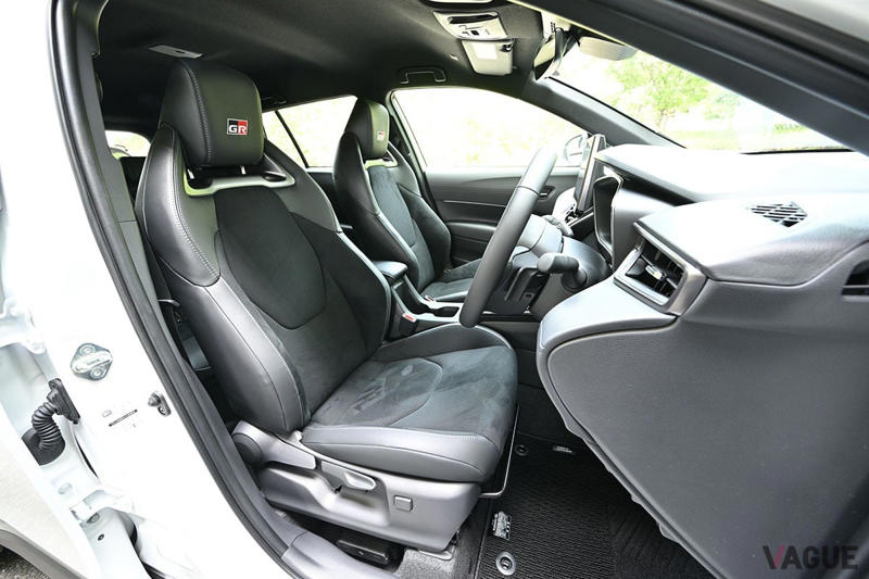 トヨタの“新スポーティSUV”「カローラ クロス GRスポーツ」のディテールとは？ スポーツカーづくりのノウハウを開発に応用！ 気になる受注再開の時期は？