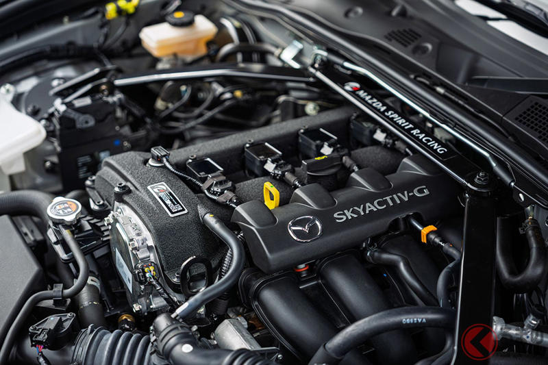 761万円！ マツダ「“新”ロードスター」発表！ 超パワフルな2リッター「匠“手組み”エンジン」採用！ 最高峰の「MSRロードスター／12R」 こだわり強い開発陣の“想い”とは