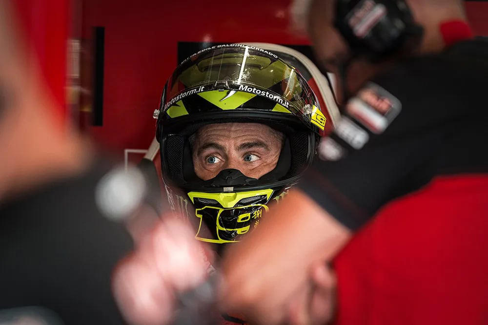 Bautista se lesiona y se pierde el fin de semana en República Checa