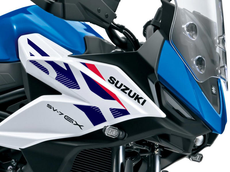 スズキ新型「SV-7GX」EICMAで初公開 街乗りもツーリングも快適な一台