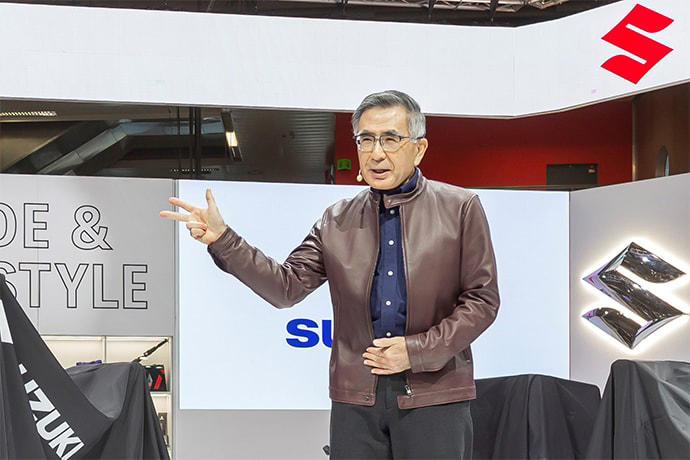 スズキ新型「SV-7GX」EICMAで初公開 街乗りもツーリングも快適な一台