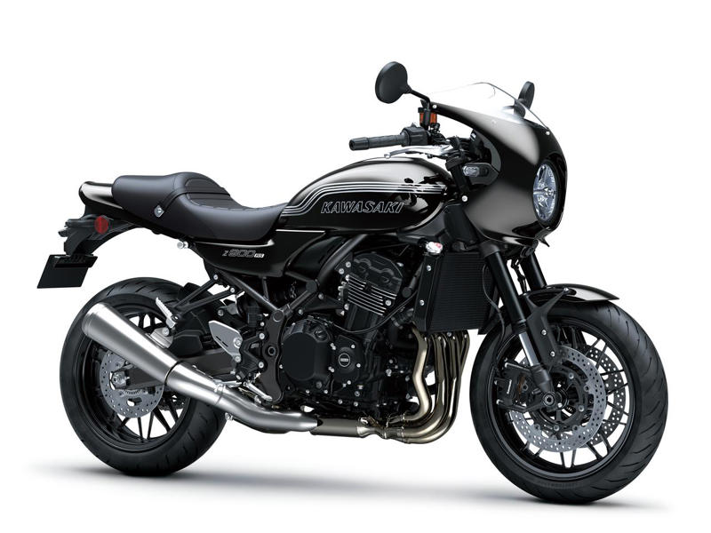 【2026新型！】カワサキ「Z900RS CAFE」を詳細解説！マッハをオマージュしたグラフィックを採用する魅惑のカフェレーサー！