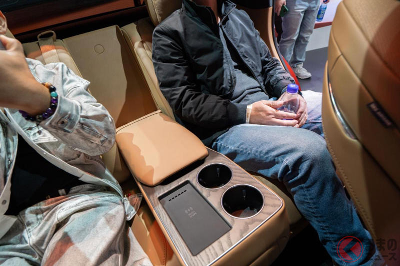 400万円台から!? トヨタ新型「5.1m超えセダン」発表！ ハンマーヘッド顔採用で“クラウンセダン”より大きい「bZ7」 中国広州ショーで公開