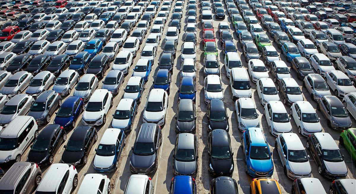 Toyota, Dacia, El mercado del automóvil acelera en marzo y supera las 300.000 matriculaciones en 2026, con Toyota y Dacia liderando el año