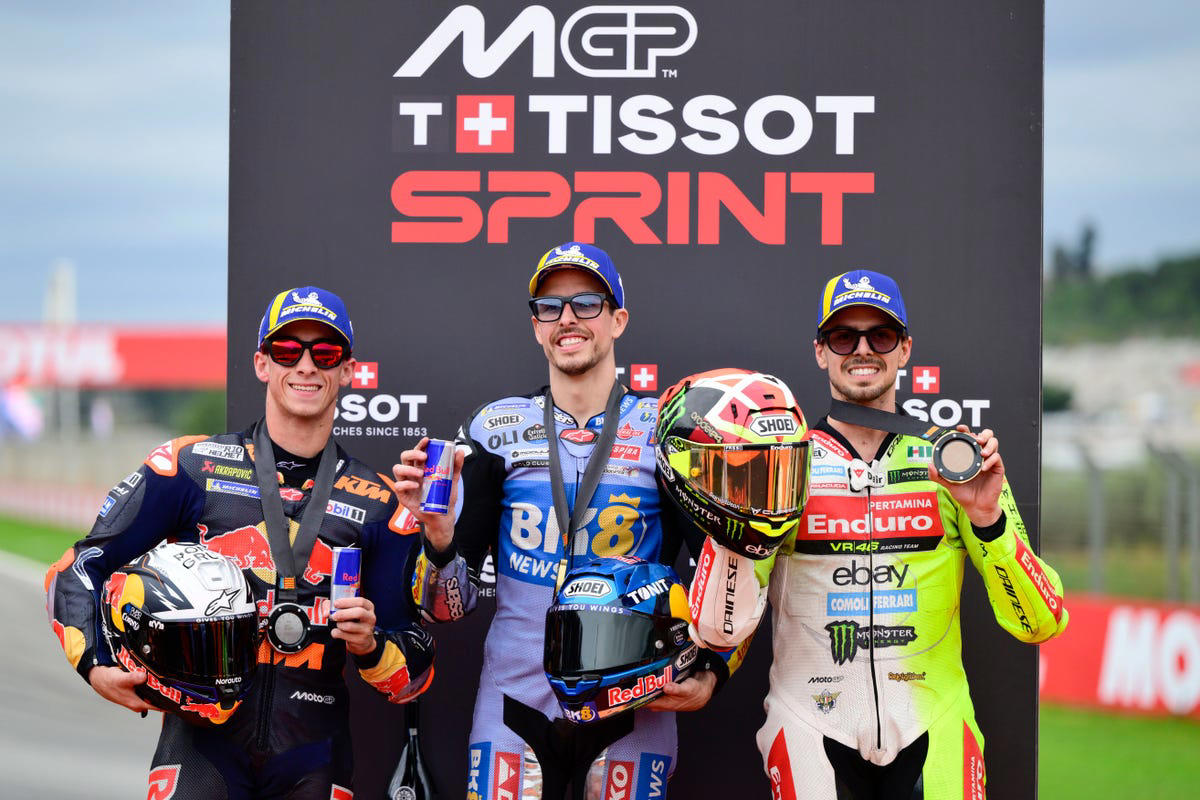 Pedro Acosta justifica la debacle de KTM frente a Álex Márquez en el GP de Valencia: "Eso nos ha matado aquí"