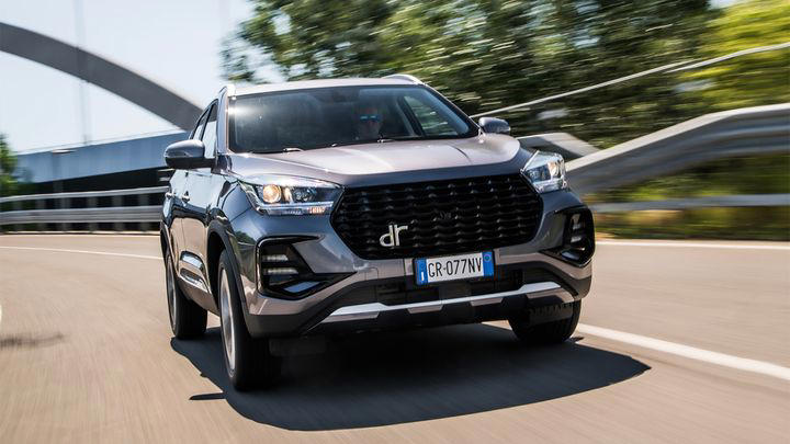 Existe un EBRO S400 italiano de precio barato y motor de gasolina, un SUV con opción ECO que pronto será mejorado