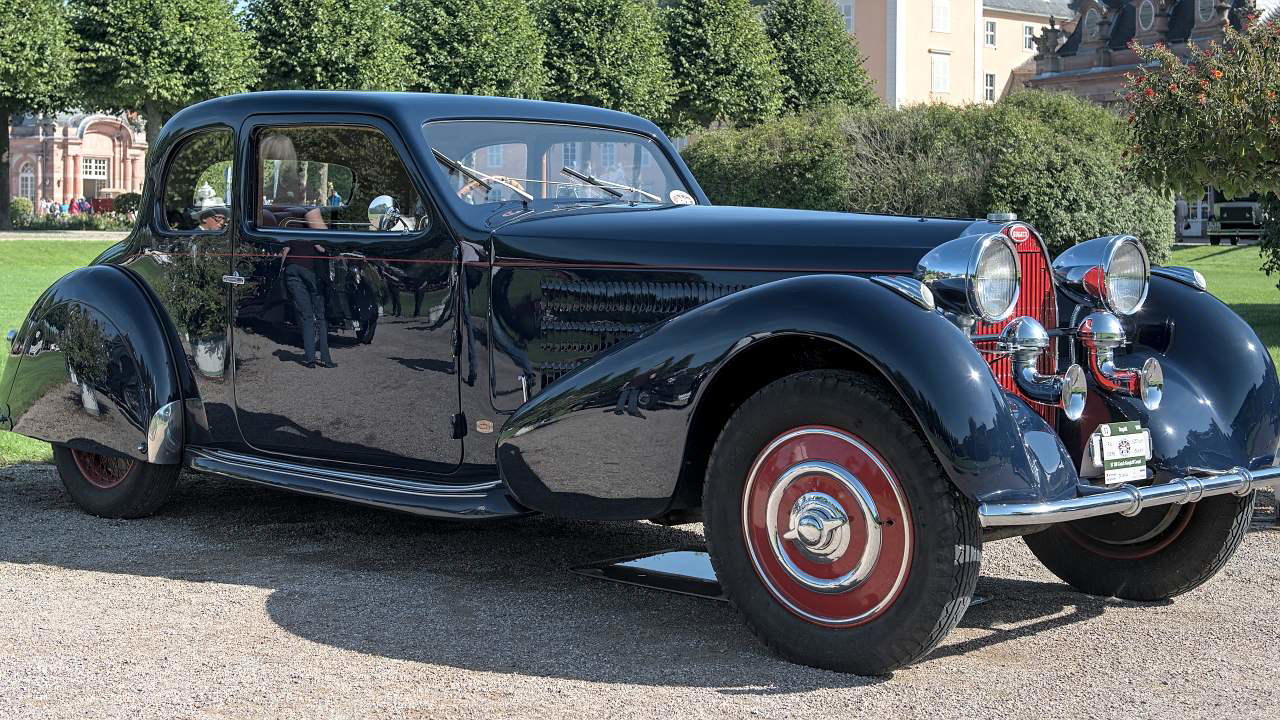 Licensing rules for driving antique cars on the road