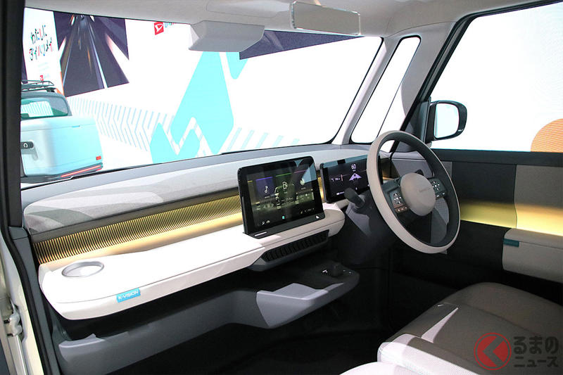 ダイハツ新型「軽ワゴン」どんなクルマ? めちゃ斬新“カクカク”デザイン採用! 次世代“軽自動車”はニュートラルで「心地よい」? 新型「K-VISION」のこだわりをデザイナーに聞いた!