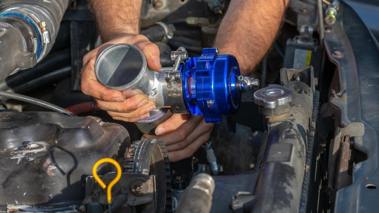 How the water pump prevents car engine overheating