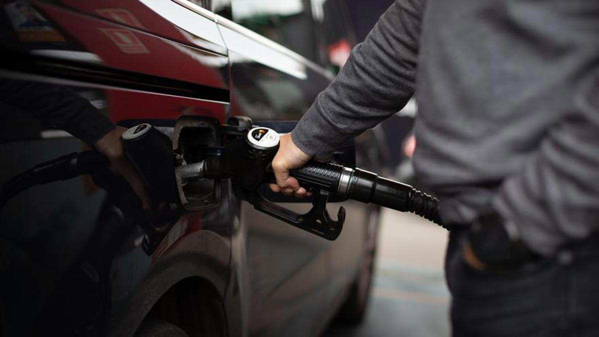 Si tienes que repostar hoy estas son las 3 gasolineras más baratas