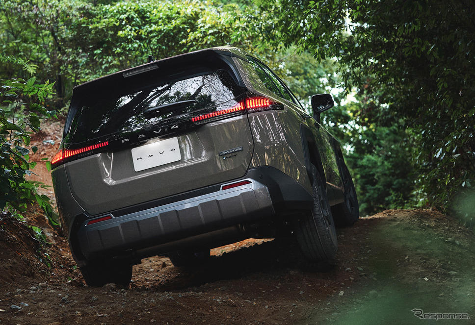 トヨタ『RAV4』新型発表にSNS興奮!「俺たちのいかついRAV4」「コミコミ450万円は魅力か」など話題に