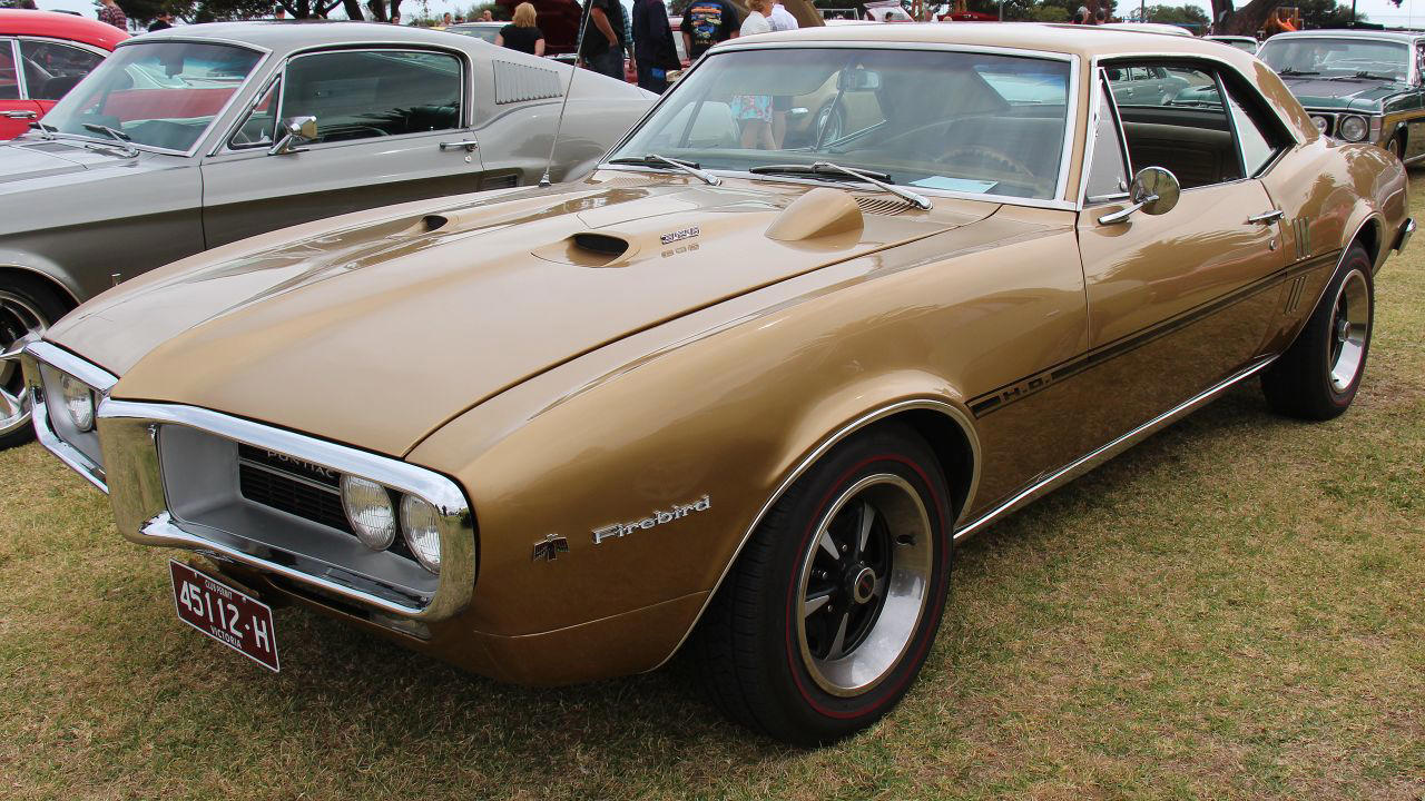 Pontiac, Why the 1967 Pontiac Firebird arrived months after the Camaro