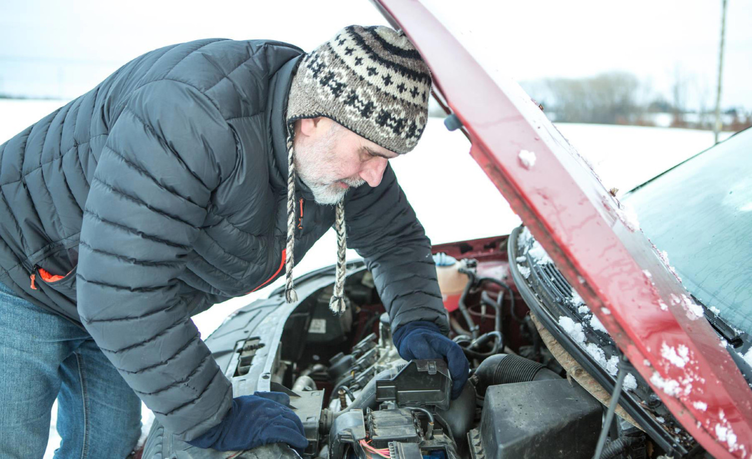 El gesto que muchos hacen en casa cuando el coche no arranca y que ya no conviene repetir