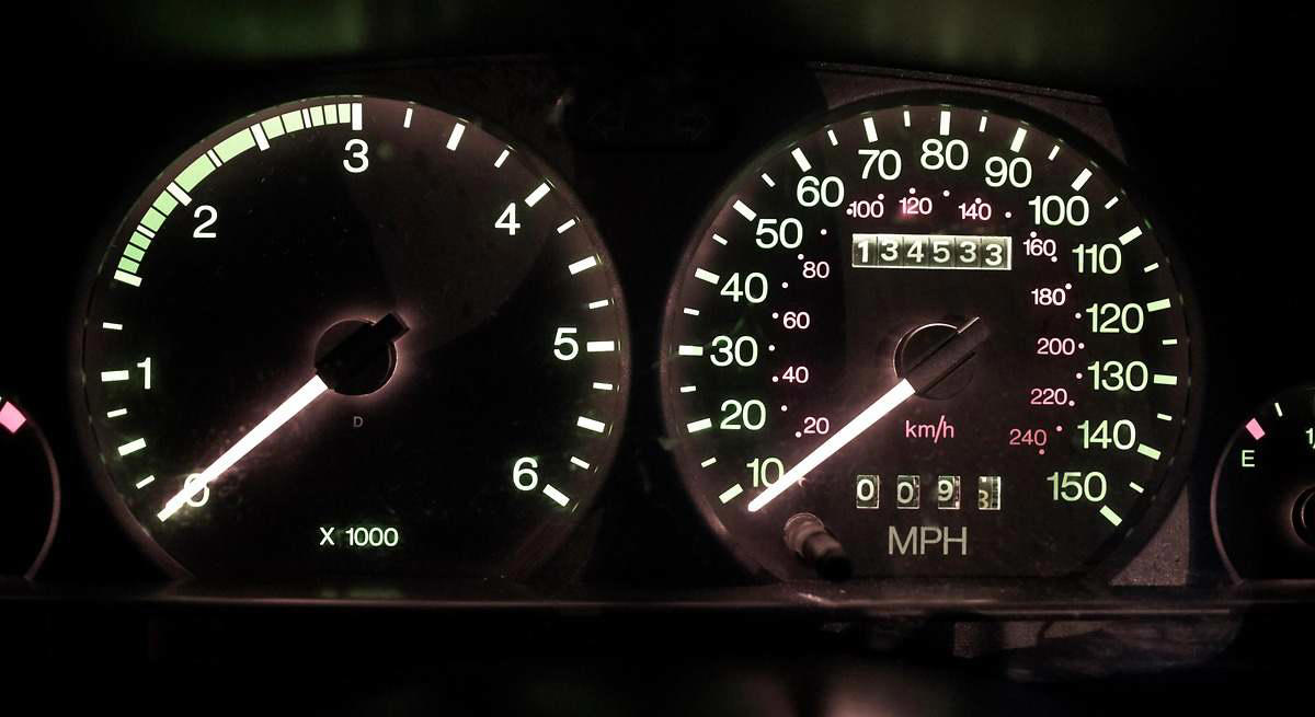 Haces esto pensando que estás cuidando tu coche y estás haciendo lo contrario: mecánico destaca los errores a evitar al volante